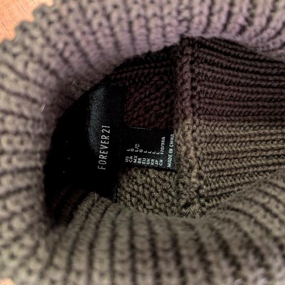 Forever 21 Cable Knit Sweater - Picture 2 of 3